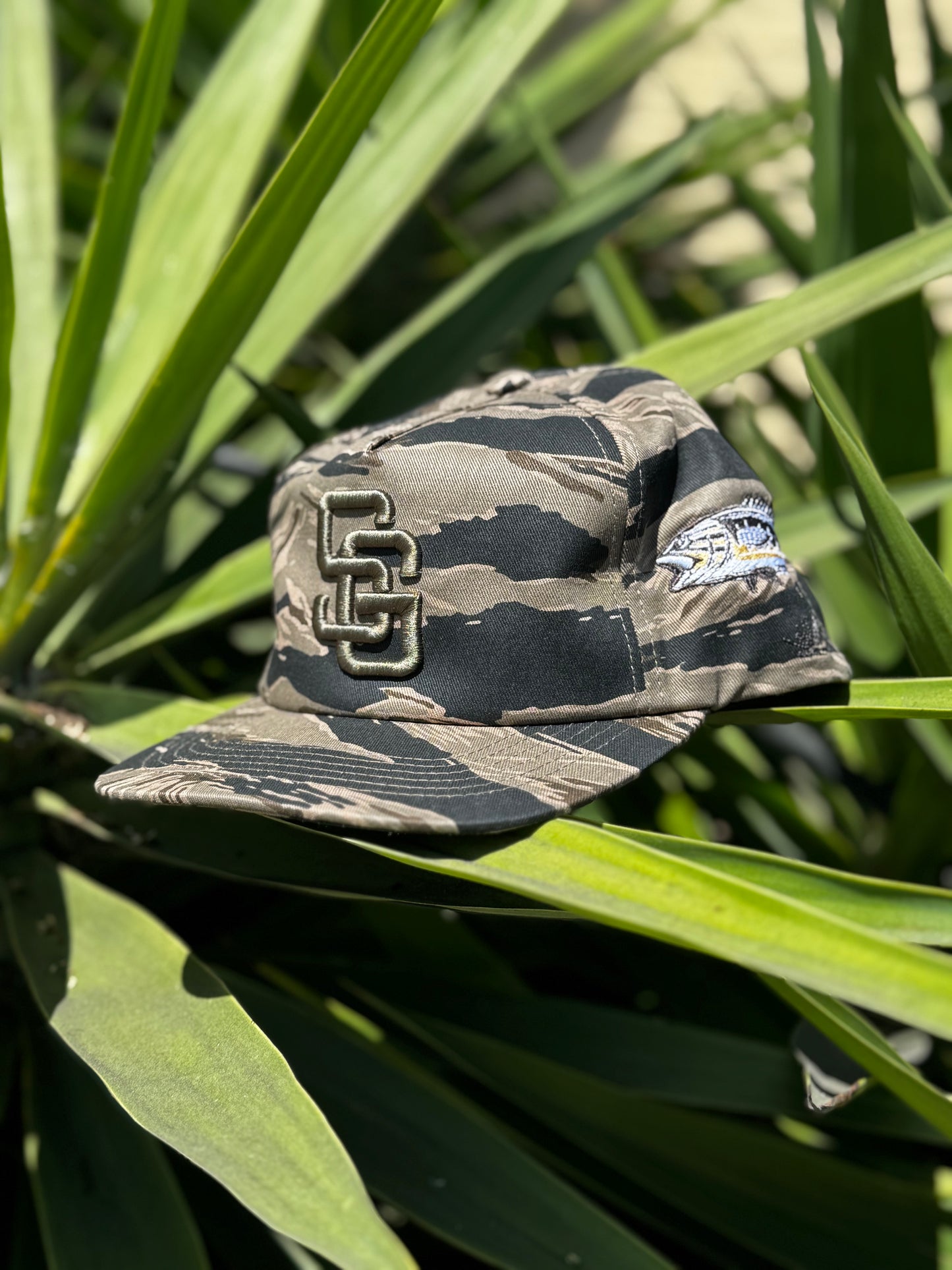 SAILORS GRAVE TATTOO OUTDOOR SNAPBACKS